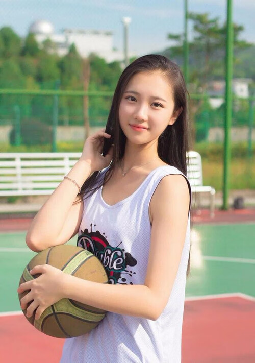 女足比赛中，中国队员马某助攻得手，中国女足队员受伤